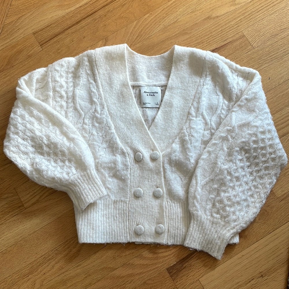 Abercrombie White Cropped Sweater